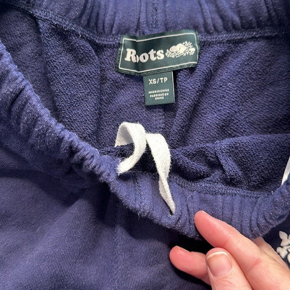 Roots shorts sz XS - Picture 2 of 3